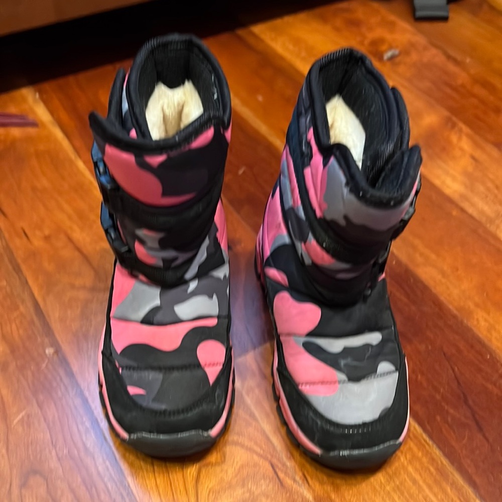 Girls Camo/Hot Pink Snow Boots, Girls Size 12